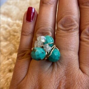 Elegant Turquoise and Gold Cluster Ring